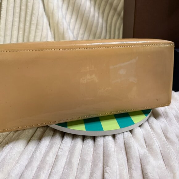 Louis Vuitton Vernis Wilshire Handbag - Picture 6 of 10